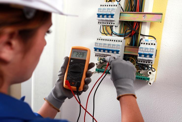 Rekommendationer kring batterilager, vanliga brister i elinstallationer och högre elsäkerhet med fortlöpande kontroll