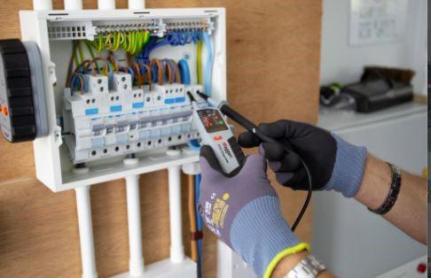 TPT420 - Kat IV1000V spänningstestare från Megger
