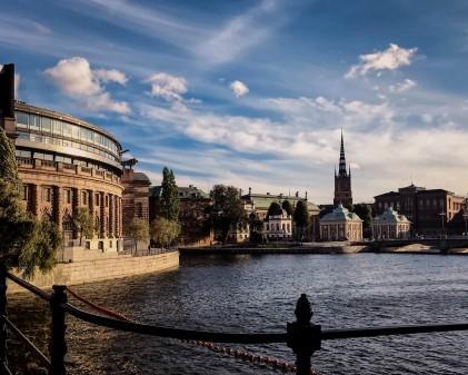 Stockholms stad implementerar ny AI-lösning för energioptimering av byggnader i samarbete med Schneider Electric och Myrspoven