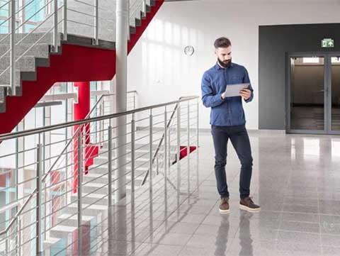Naveo®Pro - smart övervakning av nödbelysning via mobilapp